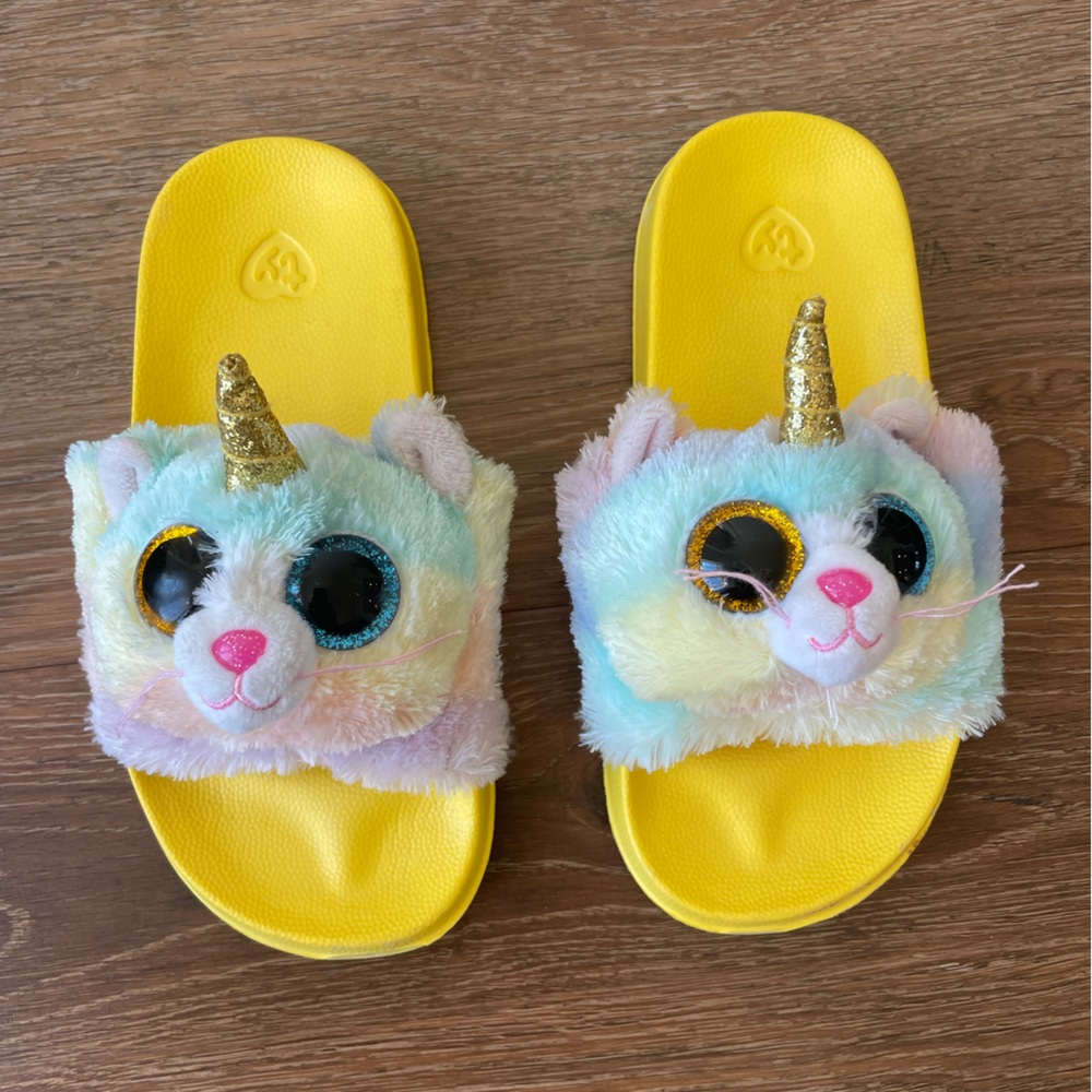 Ty slip on sandals. Great condition! Size 11-13